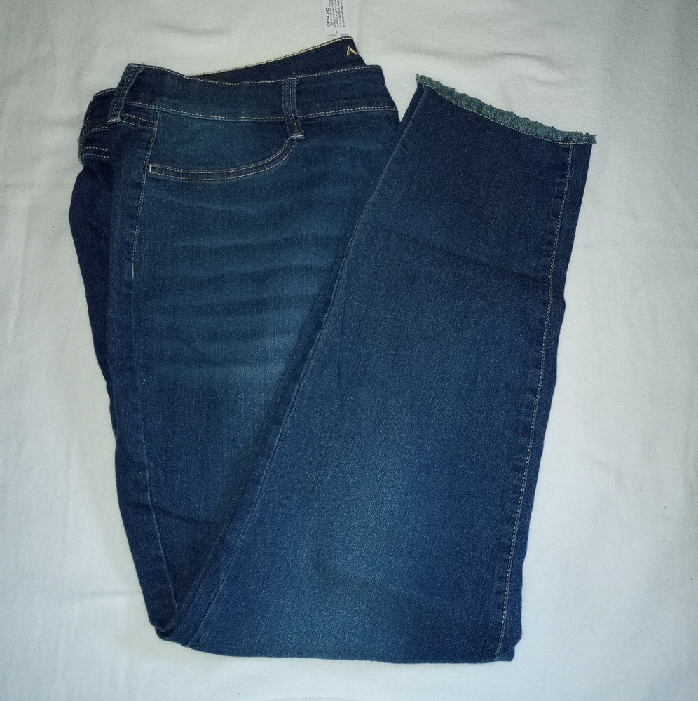 NWT ARIZONA JEAN CO - Plus 20 JUNIORS Medium Wash Denim Jeans  77% Cotton - Picture 7 of 13